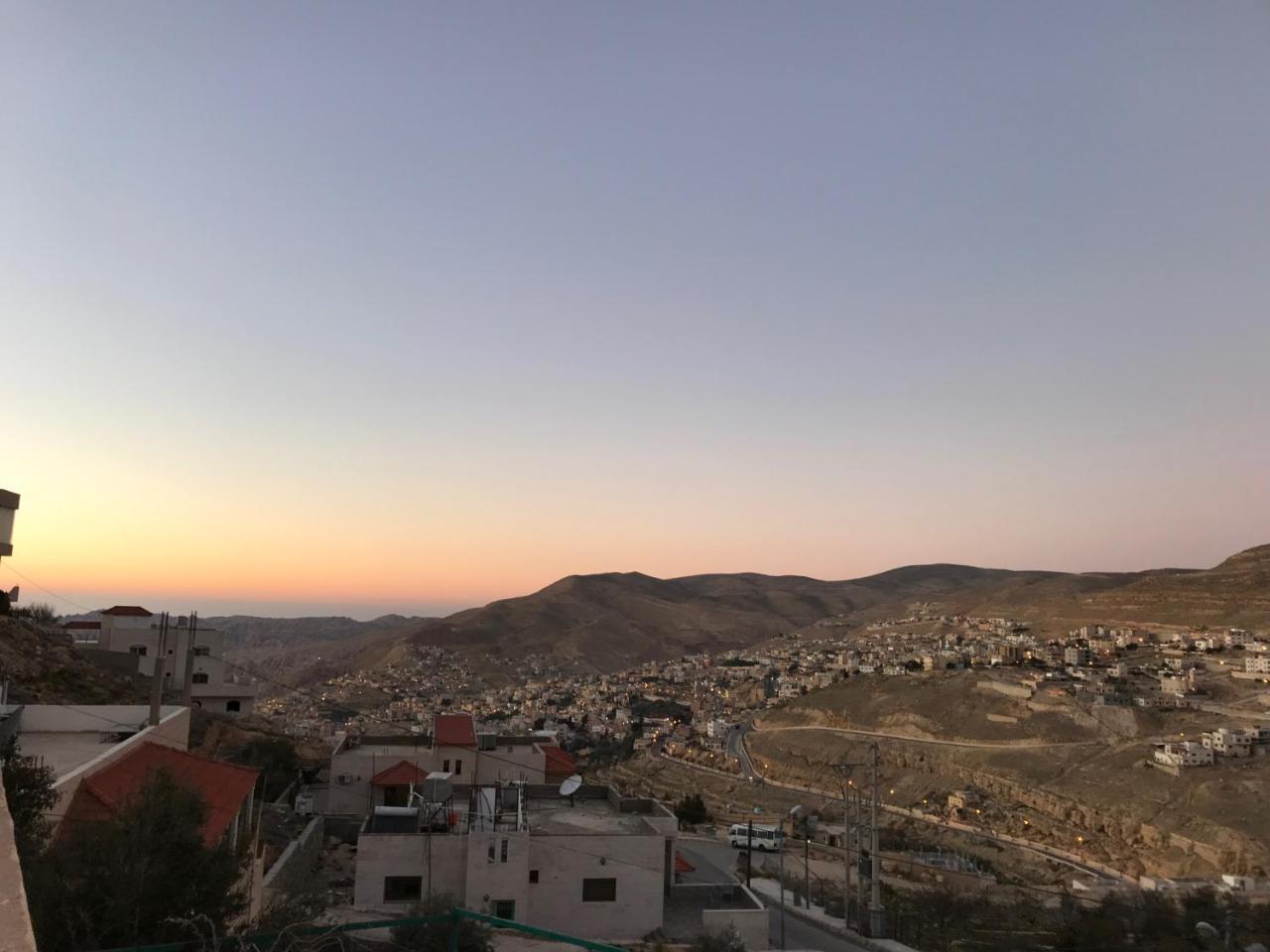 Hôtel Panoramic View à Wadi Musa Extérieur photo